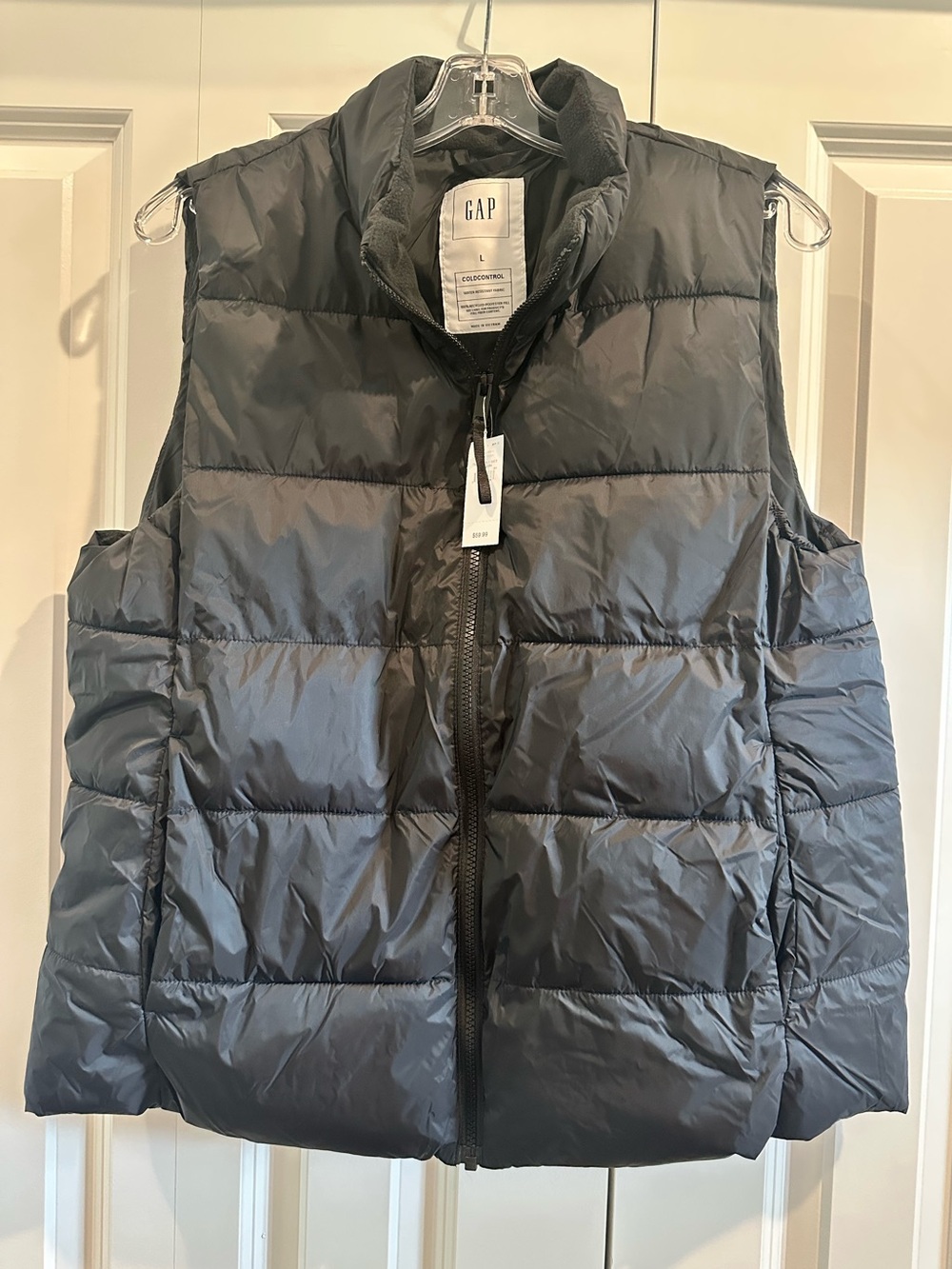 GAP Quilted Puffer Vest in Black
